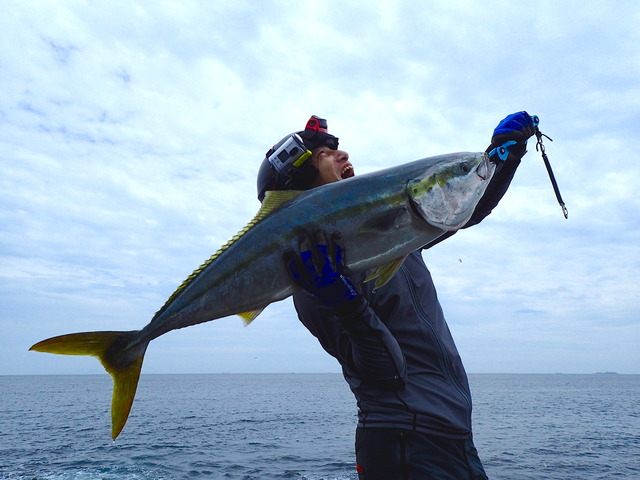 ２０１５年雨期 人生初キャッチのブリ 鰤 伊豆半島地磯 ショアルアーフィッシングの２日間 釣りキチ隆の視点